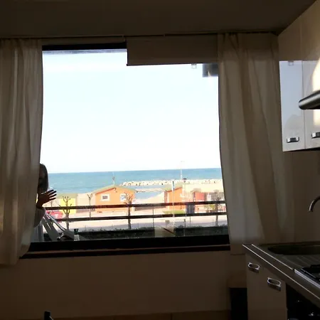 Comfortable With Sea View In 60 M² Διαμέρισμα Fano
